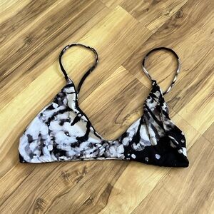 MAI swimwear everyday top in a black/white sz S